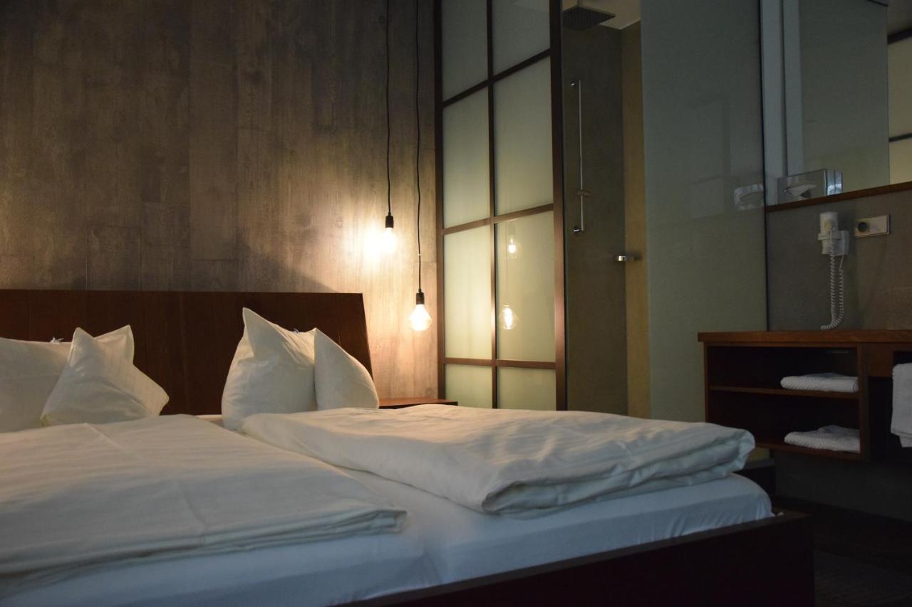 Hotel Roter Loewe Ульм Екстер'єр фото