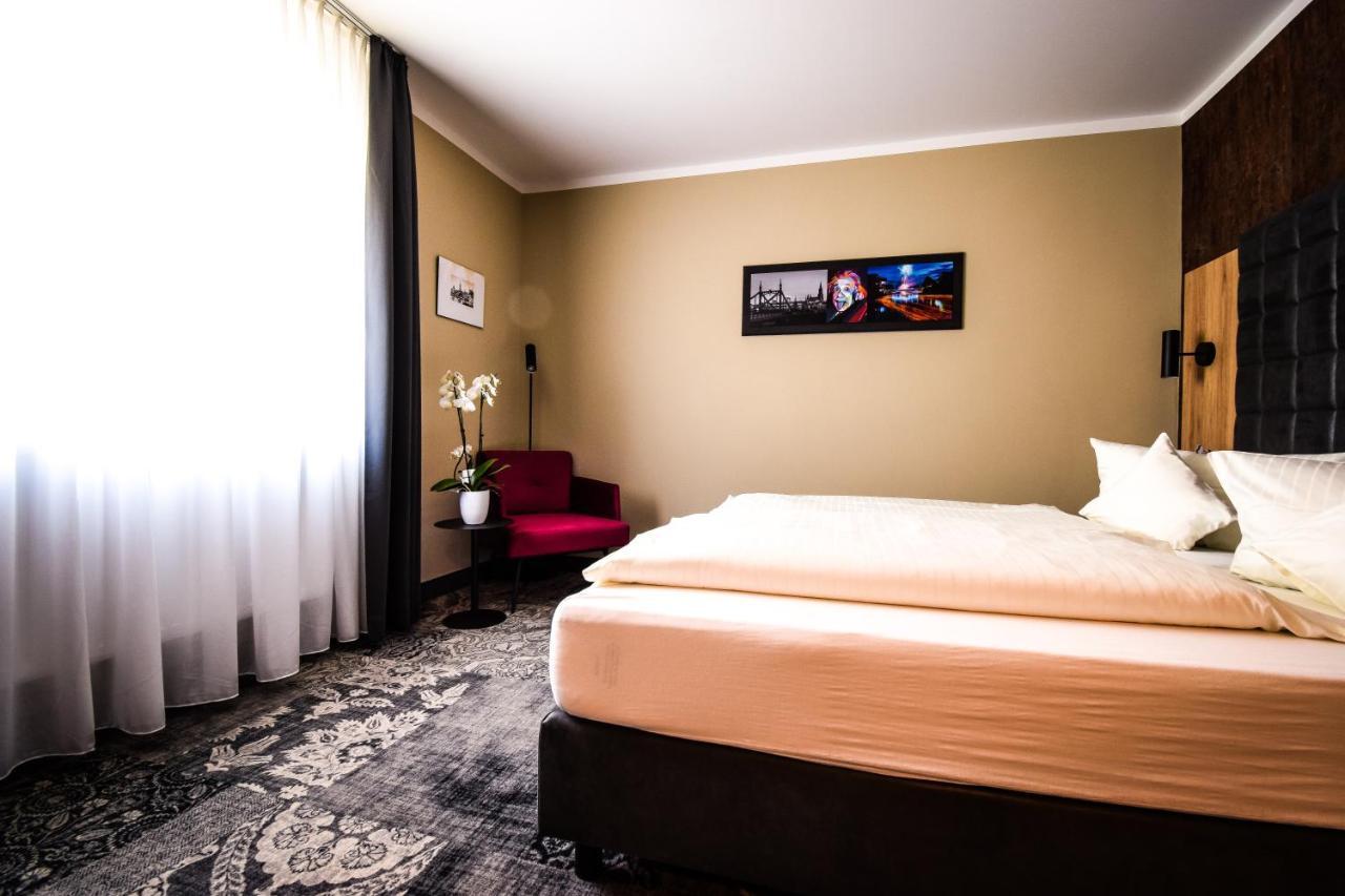 Hotel Roter Loewe Ульм Екстер'єр фото