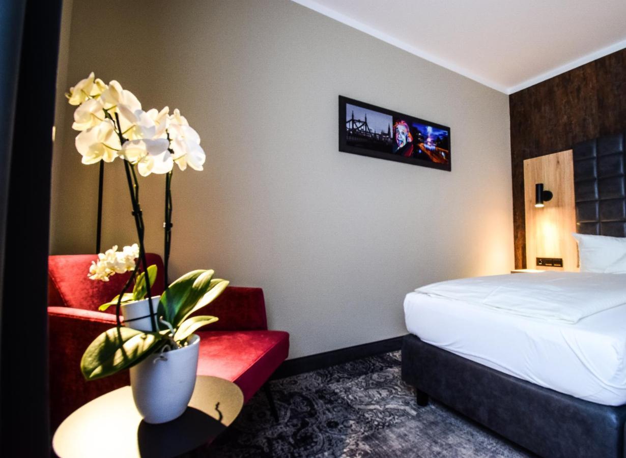 Hotel Roter Loewe Ульм Екстер'єр фото